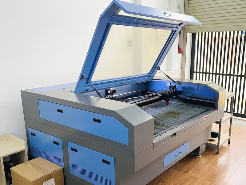 Máy cắt laser khổ lớn tại Infinite Makerspace